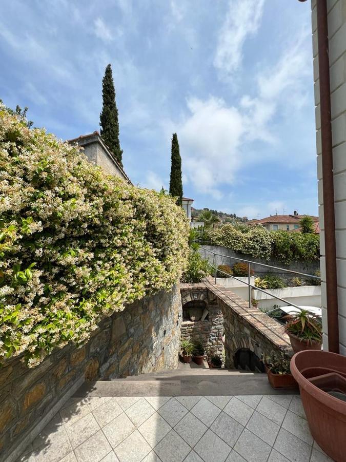 Appartato A 5 Minuti Dal Mare Apartment Imperia Luaran gambar